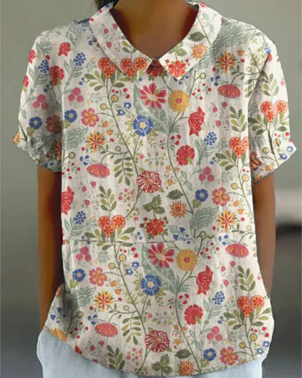 Joanne - Chic Floral Blouse